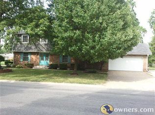 901 W Airwood Dr, East Alton, IL