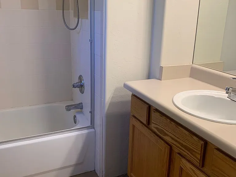 2940 N Adelaide Farms Pl — Photo 8