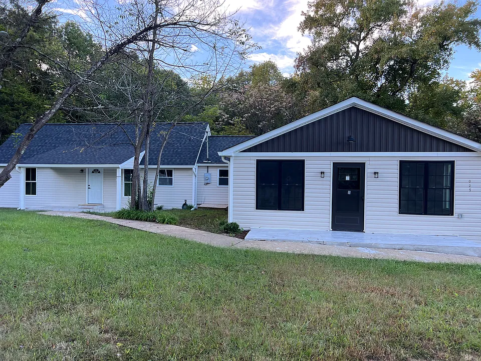 4025 Lee Hill School Dr