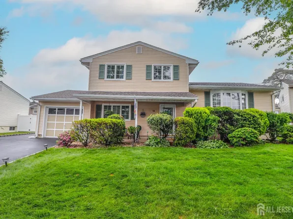 10 Alpine Pl, Colonia, NJ 07067
