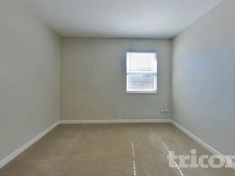 5041 Whittier Dr — Photo 10