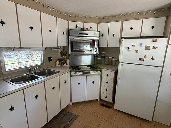 4th image of 1106 NE 31st Terrace