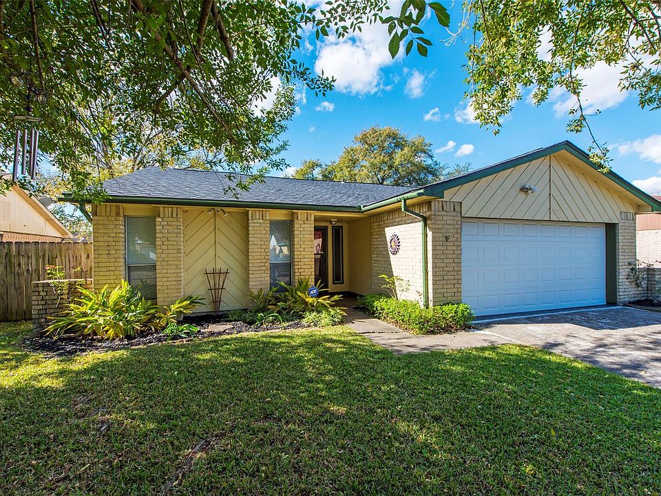 1st image of 4910 Meadowood Cir