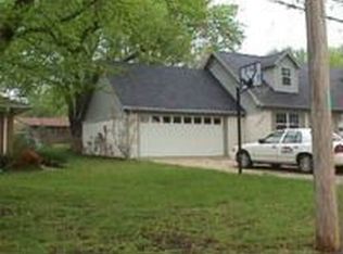 1105 NE 2nd St, Bentonville, AR 72712