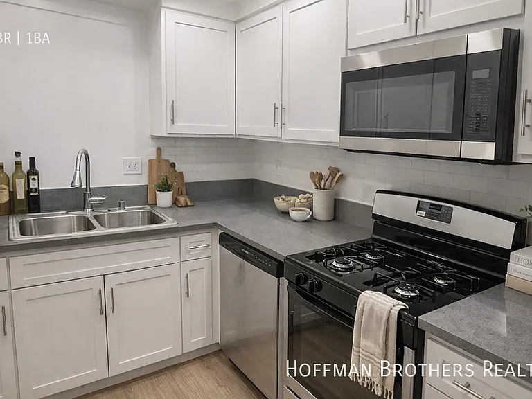 1140 N Clark St #401 — Photo 2
