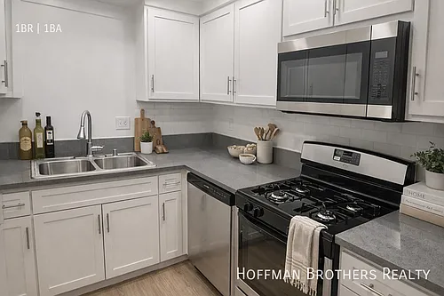 1140 N Clark St #401 Photo 1