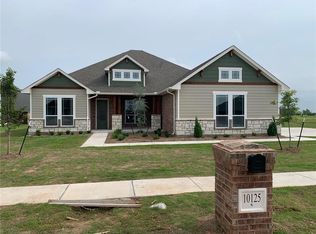10125 NW 98th St, Yukon, OK 73099