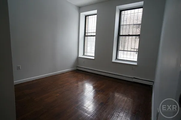 Rented by EXR | media 10