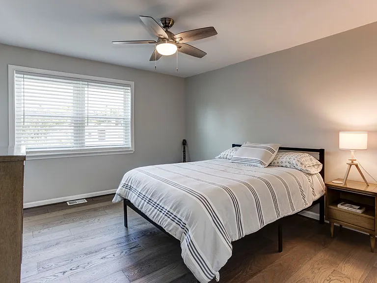 1169 Summit St NE — Photo 35