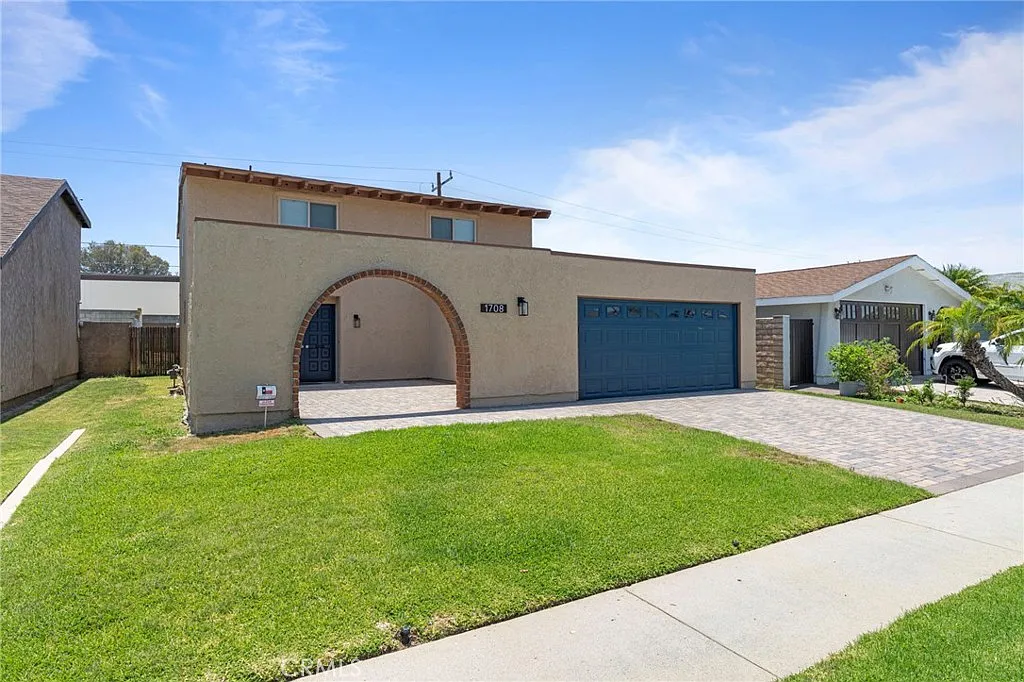 4 bed, 1822 sqft, $4,995 — Photo 2