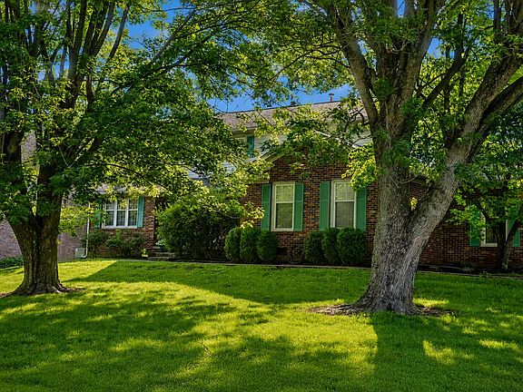 2nd image of 111 Lone Oak Dr