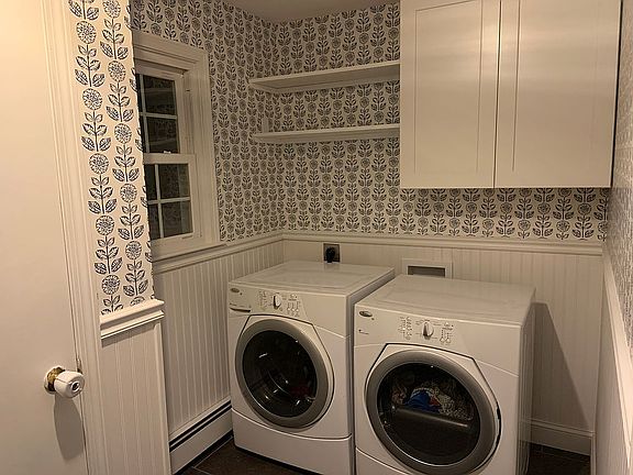 Mudroom w/ first set of w/d