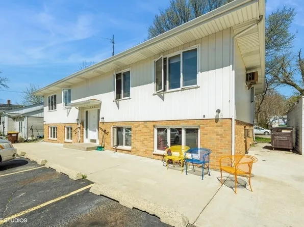 103 W Brown St, Harvard, IL 60033