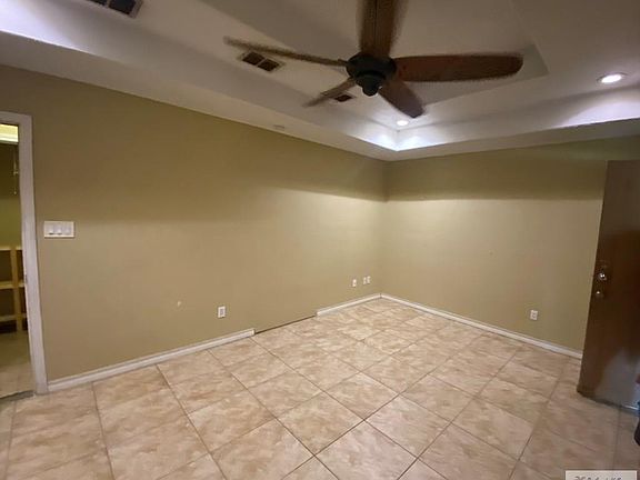 4th image of 998 Lago Rd