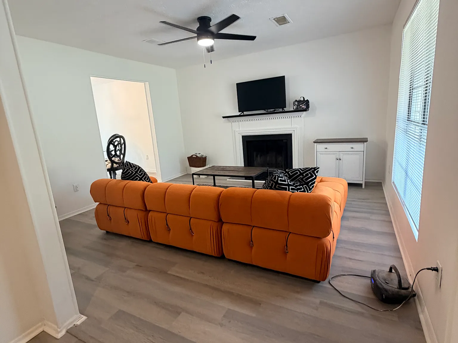 3 bed, 1248 sqft, $2,300 — Photo 4