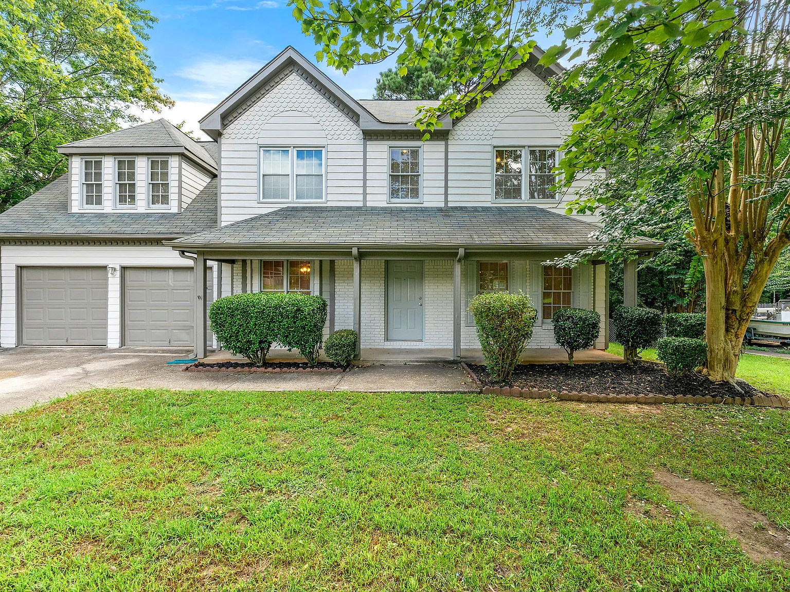 4 bed, 2.5 bath, 2070 sqft, $2,100 — Photo 1