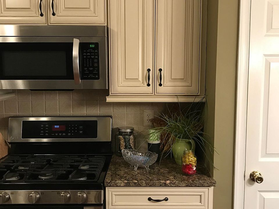 2nd image of 10 Carlyle Ct #10