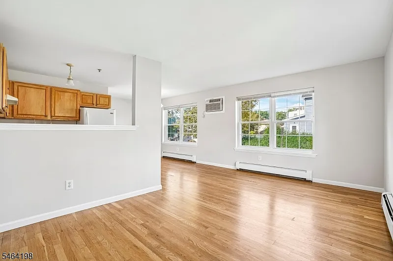 1 bed, 1.0 bath, 875 sqft, $1,850 — Photo 3