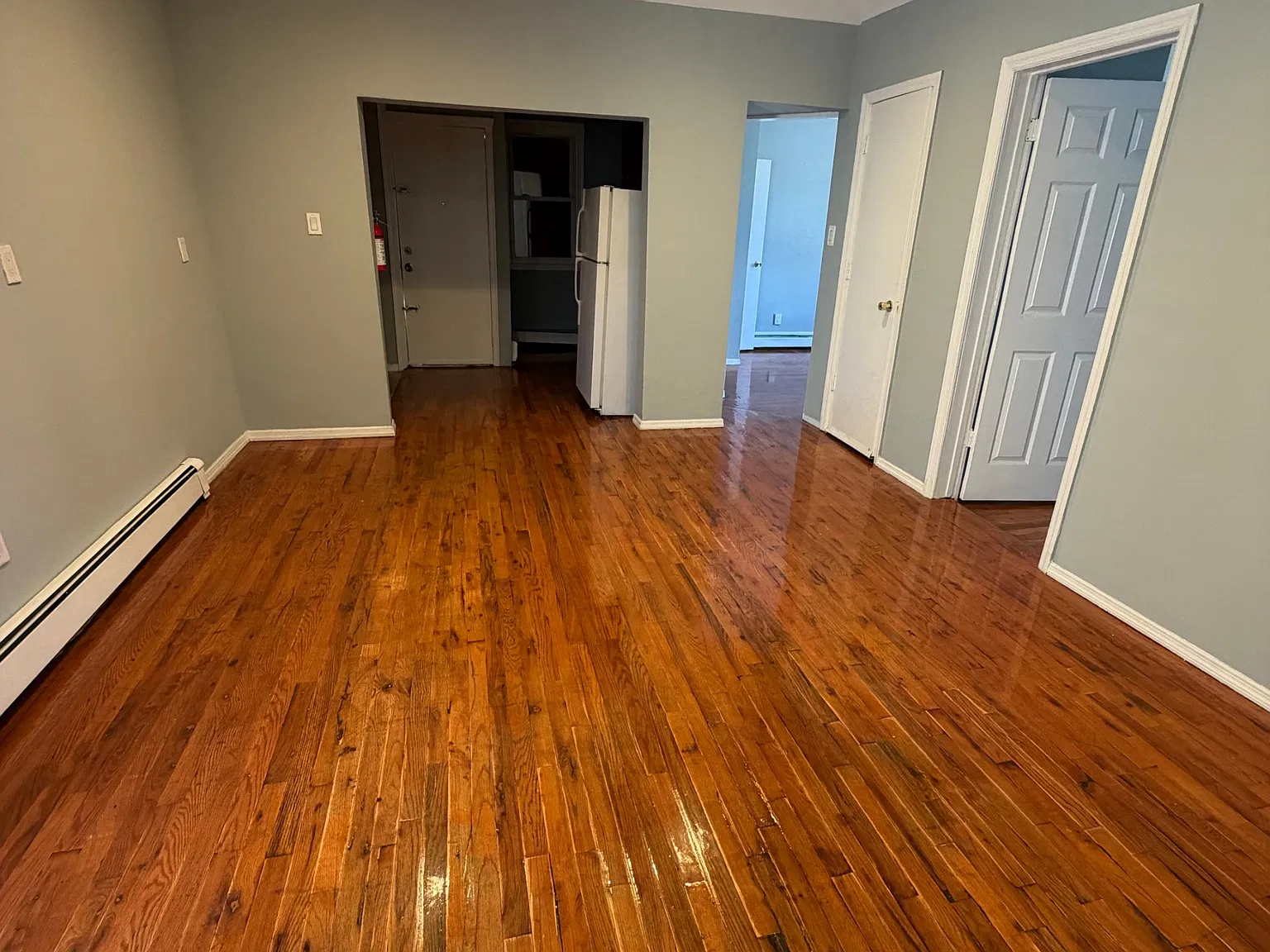 3 bed, 1000 sqft, $2,100 — Photo 4