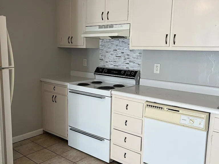 7720 E Kings Hwy #4 — Photo 5