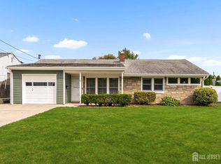 57 Columbus Ave, Edison, NJ 08817