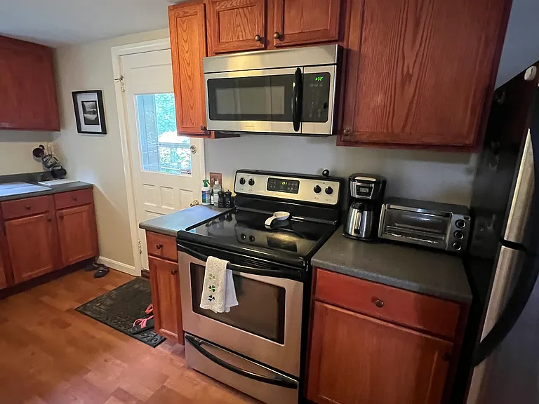 327 Malletts Bay Ave #A — Photo 17