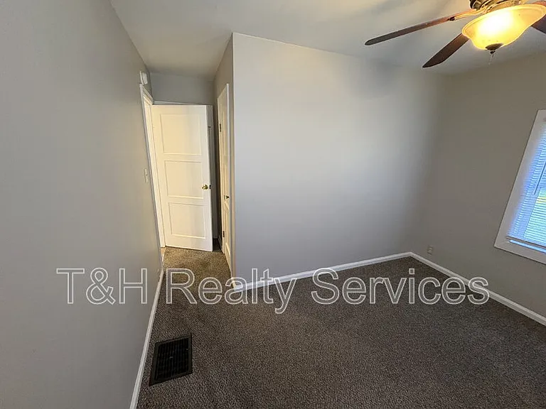 3363 Nicholas Ave — Photo 12