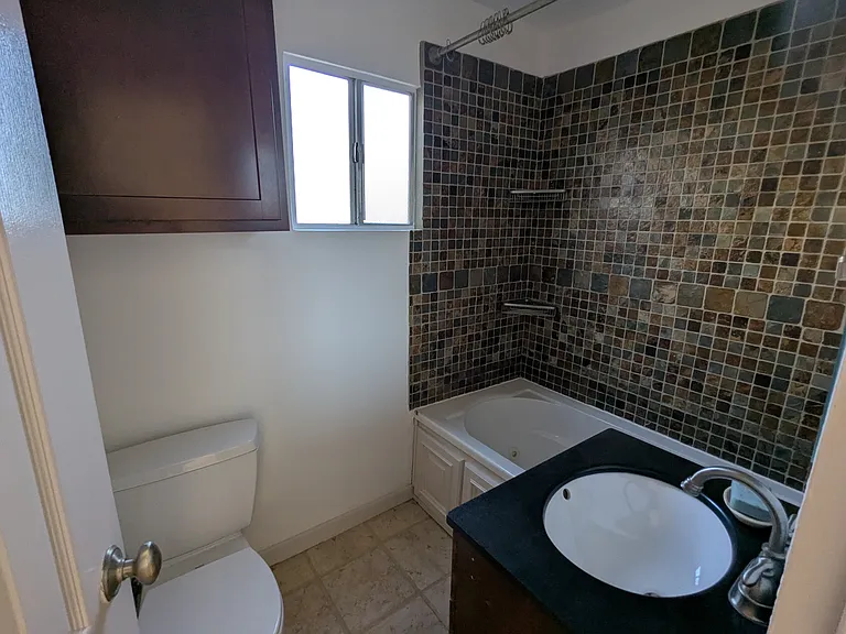 630 Broadway St #C — Photo 28