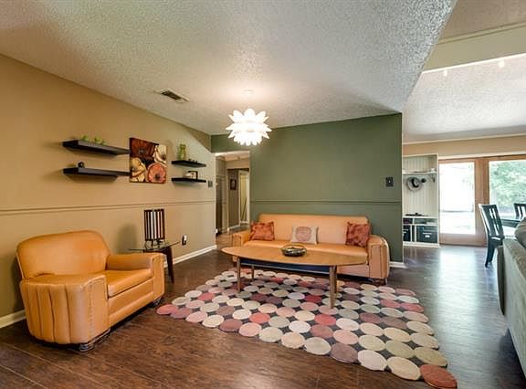 3rd image of 302 Omaha Ln