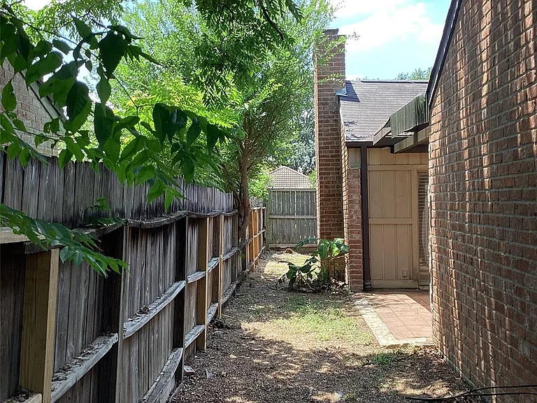 7818 Vickijohn Dr — Photo 16