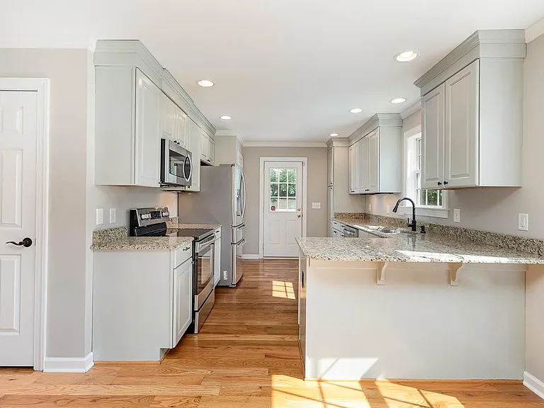 605 Brighton Rd — Photo 10