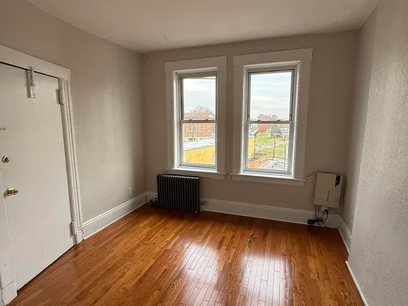 467 Pavonia Avenue image 6 of 12