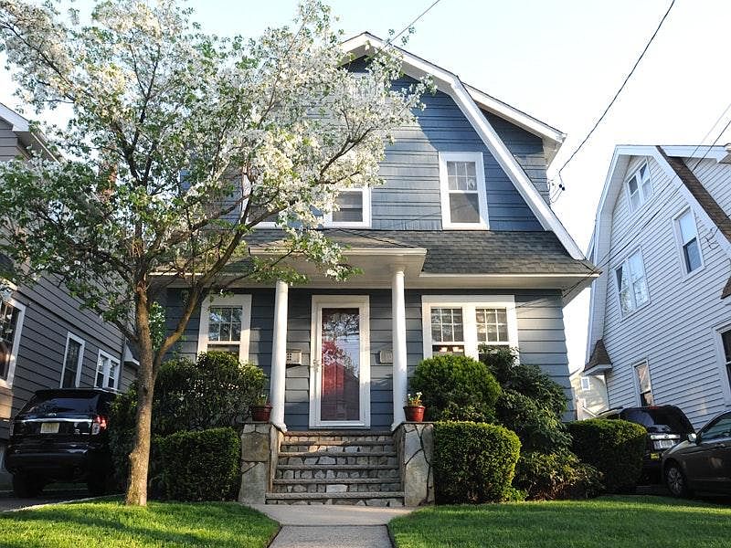 Lovely colonial in great neighborhood