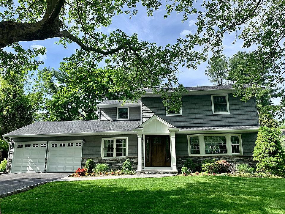 1st image of 32 Pine Hollow Ln