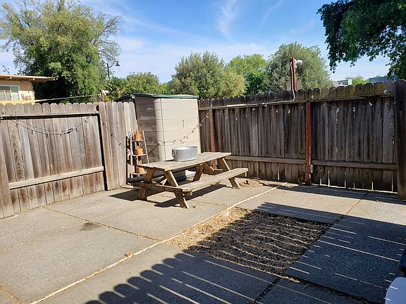 2nd image of 1721 E 8th St #1721
