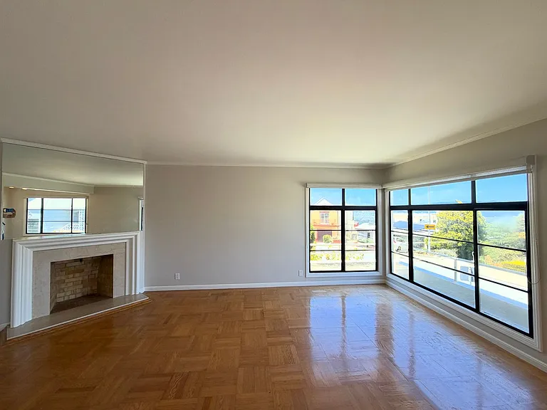 955 Lawton St — Photo 4