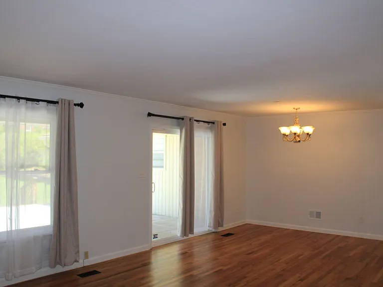 916 Stanton Dr — Photo 5
