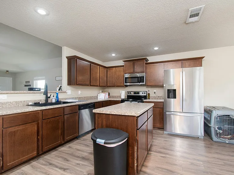 6506 Castle Gap Dr — Photo 3