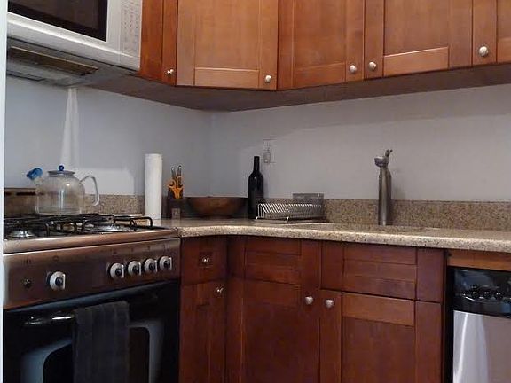 4th image of 110 Saint Marks Pl APT 19