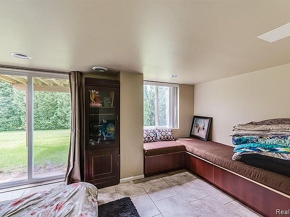 3rd image of 4920 Green Ct