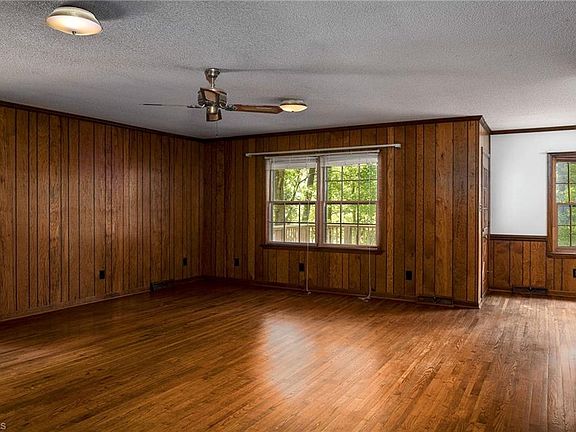 3rd image of 2103 Leona Dr