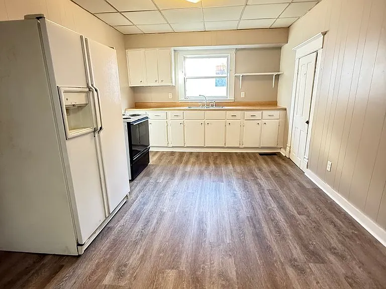 208 Oakland St — Photo 8