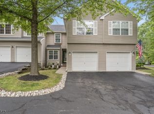 4 Arcola Way, Annandale, NJ 08801