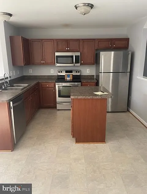 3 bed, 2.5 bath, 2050 sqft, $2,095 — Photo 4