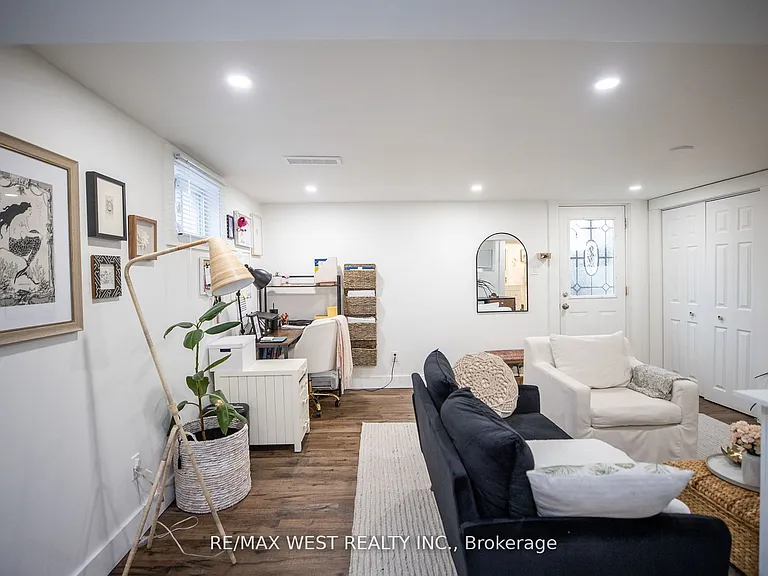 93 Peel St #2 — Photo 16