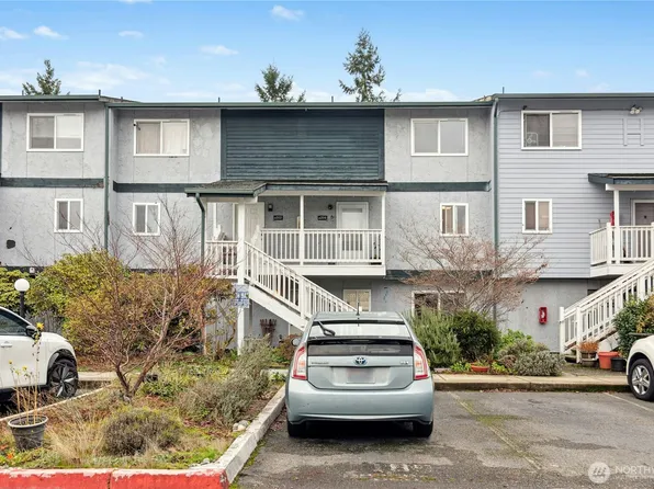 8823 Holly Drive #H204, Everett, WA 98208