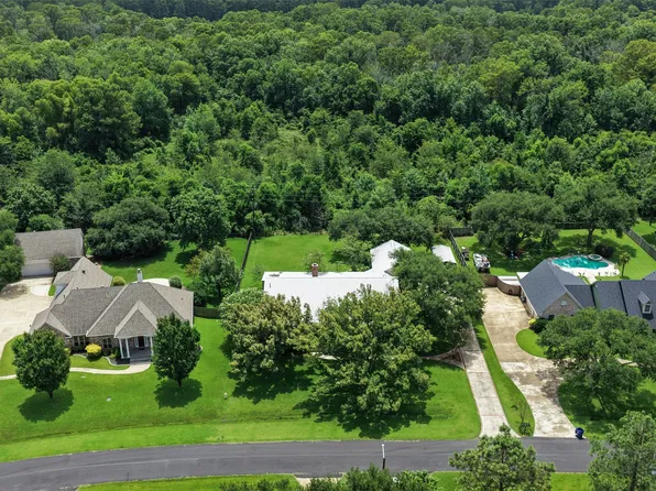 340 Hunters Hollow Dr, Bossier City, LA 71111