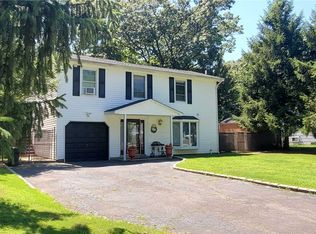 10 River Rd, Middle Island, NY 11953