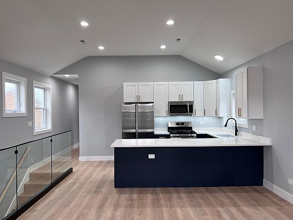 4th image of 2842 W 23rd St Unit 3