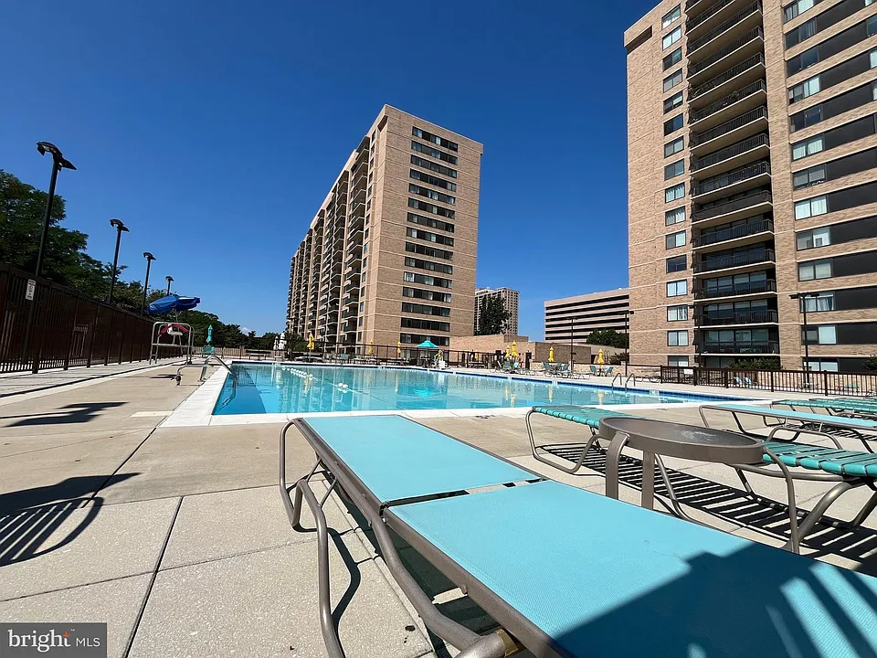3713 George Mason Dr #609